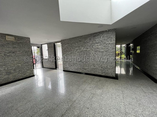 Ss: Vende Apartamento 23-31517 En Los Palos Grandes De 585 M2, 5h/7b/4pe - Imagen 3