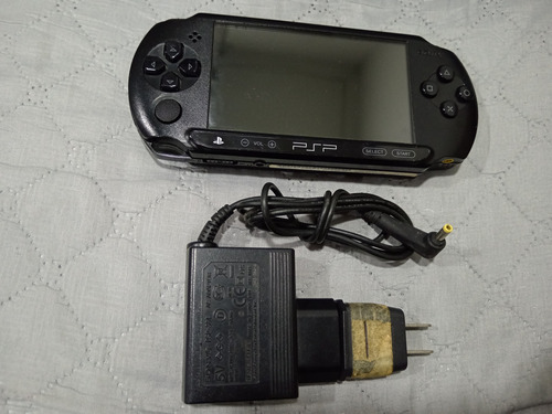 Sony Psp Street 1004 + Cargador Original + 16gb En Juegos