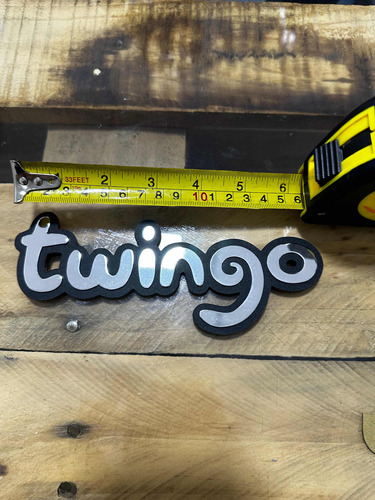 Emblema Letra Logo Twingo Estampado Baul Foto 3