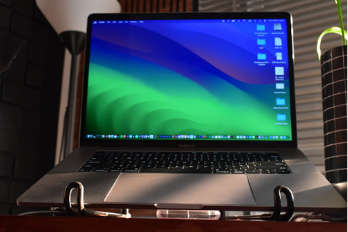 Macbook Pro 2019 - Intel® I9 Octa Core - Ssd 512 - 4gb Vídeo