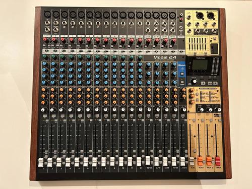 Mesa De Som Tascam Model 24