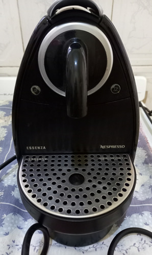 Cafetera Nespresso Essenza C101+aerochino 3+par Tazas+acces.
