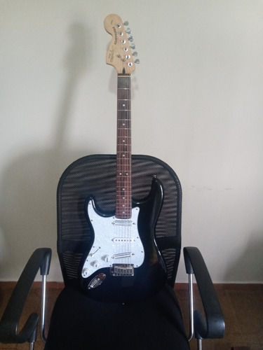 Guitarra Squier Stratocaster Canhota