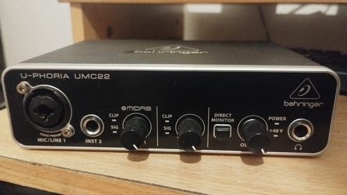 Interface De Audio Behringer Umc22 Midi Usb Con Pre Midas