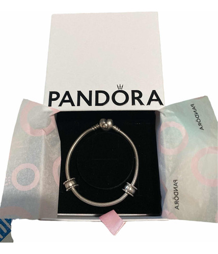 Brazalete Pandora Moments + 2 Charms