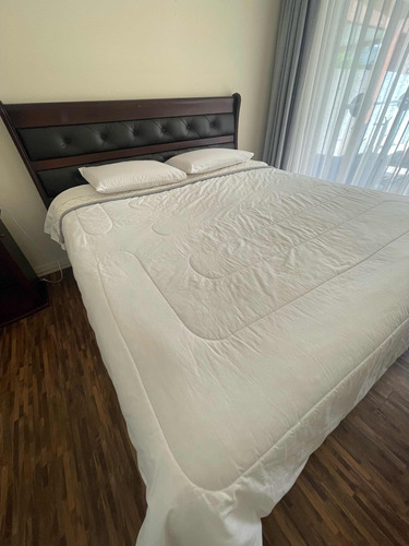 Vendo Cama King, Con Ropa De Cama, Veladores, Arrimo Para Tv