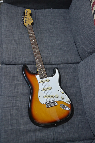 Guitarra Fender Stratocaster Standard Sunburst 50 Aniversari