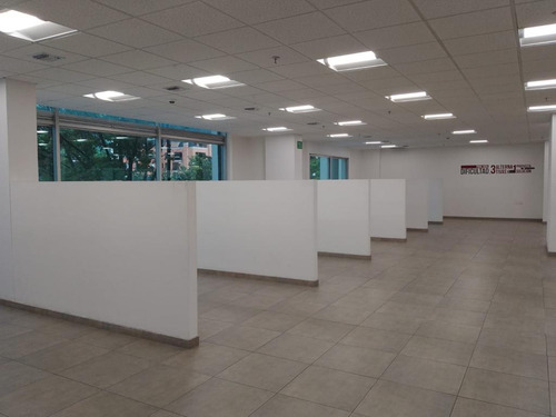 Oficina En Arriendo En Chico Norte. Cod A1614315