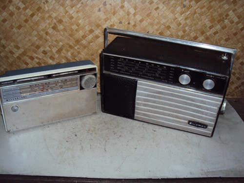 Rádio Usado Antigo ,lnao  Funciona .retirada Pç.ou Restauraç