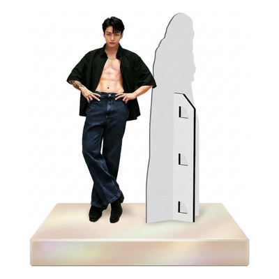Figura De Coroplast Jungkook Camisa Negra Tamaño Real | Meses sin interés