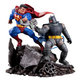 Estatua Superman Vs. Batman De Dc Comics.