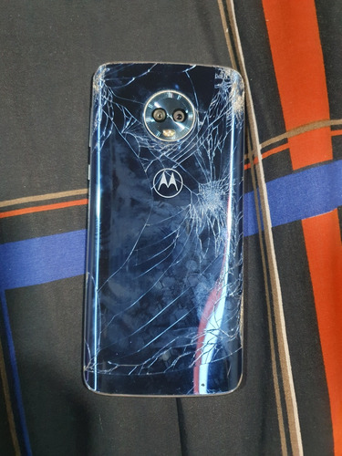 Motorola Moto G6 Plus Con La Tapa Trasera Astillada 