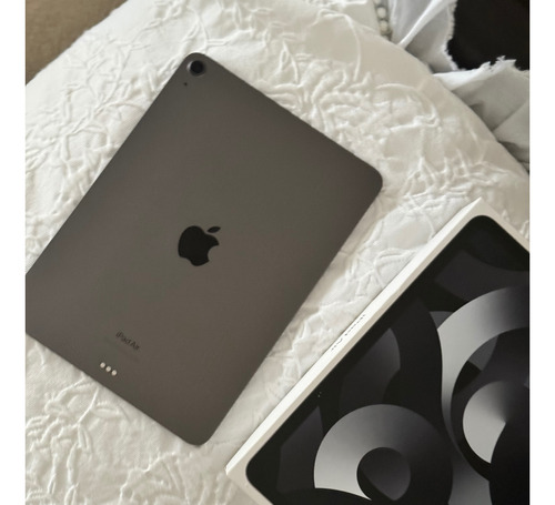 iPad Air 5a Geração 10.8 Chip M1 64gb Silver Gray + Case