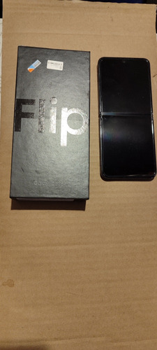 Samsung Galaxy Zflip4 + Cargador Inalámbrico 