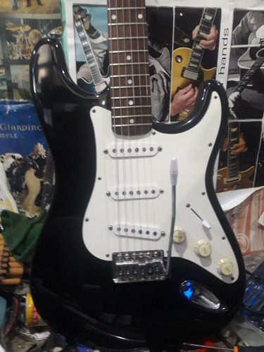 Guitarra Eléctrica Squier Fender Stratocaster Special Envíos