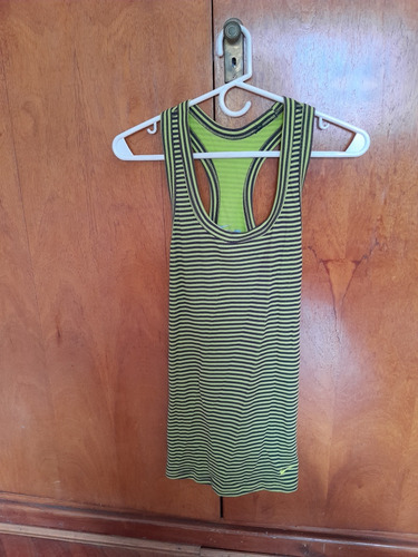 Musculosa Nike. Dri Fit. Mujer.