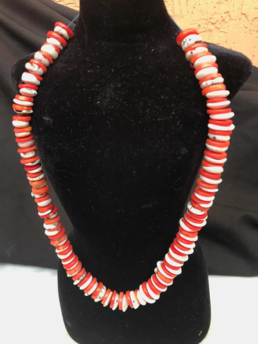 Collar De Coral Rojo Con Concha Antiguo