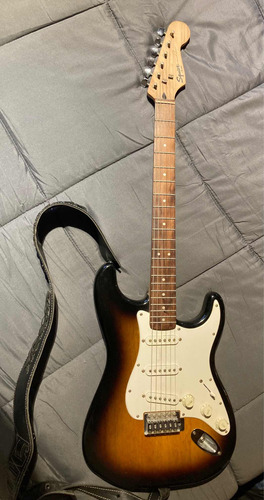 Guitarra Eléctrica Squire Bullet Stratocaster C/pie Soporte