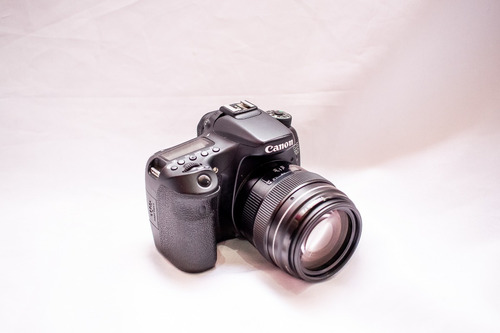 Canon 70d + Lente 100mm Yongnuo F2.0 + Flash 565 Youngnuo