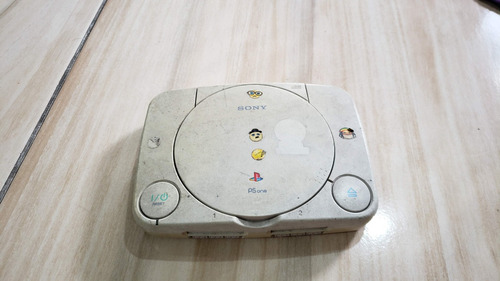 Playstation 1 Psone Só O Aparelho. Imagem Com Defeito E Tem Som E Sem O Clamp. Tá Com Defeito.  753. B19