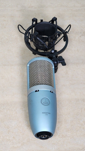 Microfono Condenser Akg Perception P220 Con Araña Y Estuche