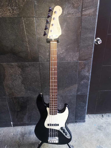 Bajo Squier J Bass 5 Cuerdas Negro