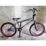 Bicicleta Mongoose-salto-piruetas-trucos-acrobacias