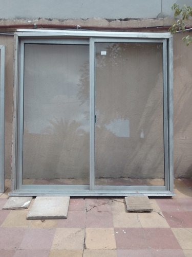 Ventana Usada De Aluminio Con Mosquitero 1.50 X 1.50 Mts