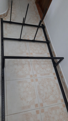 Exhibidor De Cremalleras Y Flautas Para Pared En Hierro.