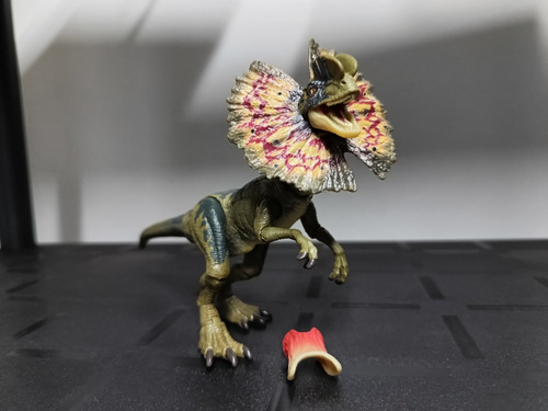 Mattel Jurassic Park World Dilophosaurus Hammond Collection