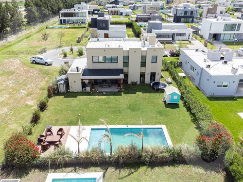 Casa En Venta - Barrio Santa Inés, Canning