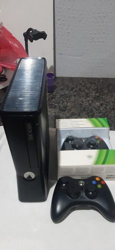 Xbox 360 Slim  Rgh 3.0 Hd De 1tb + 2 Controles 