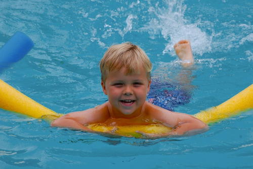 Flutuador Boia Espaguete Macarrão Kit Com 10+brindes Para Piscina Natação Escola Academia Clubes Lazer Hidroginastica 