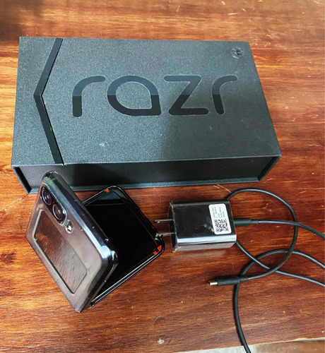 Celular Motorola Razr 2022