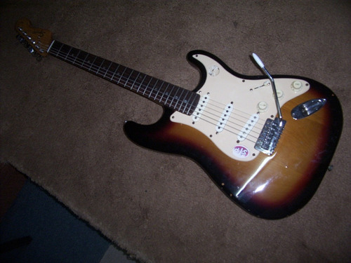 Guitarra Squier Affinity Stratocaster Sumburst O Men Valor