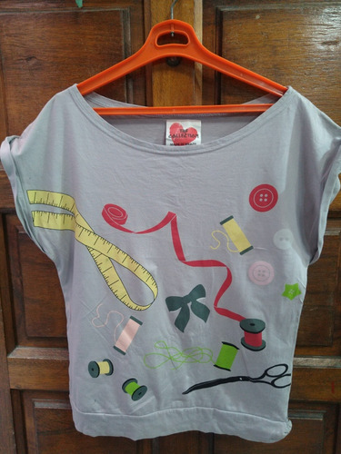 Remera Gris Dibujos Costura Retro Vintage 