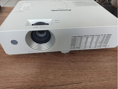 Proyector Panasonic Ptlx30h American Screens Ok 3000lumens