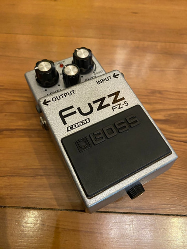 Pedal De Efeito Boss Fuzz Cosm Fz-5  Prateado