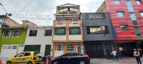 En Venta  Casa Familiar Barrio Olaya  / Cerca Zona De Comercio 4 Pisos Con Balcón Y Terraza