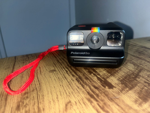 Camera Analogica Instantanea Polaroid Go Vermelha Cor Preto