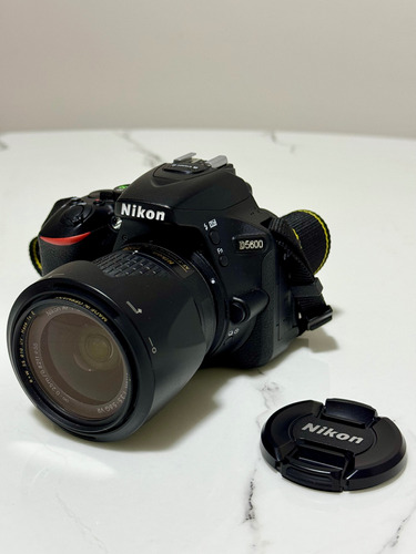 Nikon Kit D5600 18-55mm Vr Dslr Color Negro