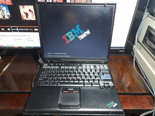 Notebook Ibm  Thinkpad T30.para Restauro ,vai No Estado .
