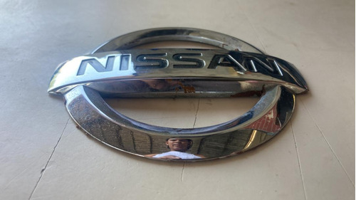 Emblema De Parachoque Nissan Tiida  Foto 2
