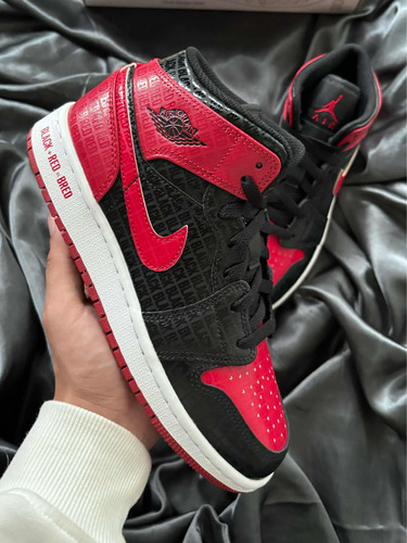 Air Jordan 1 Mid Bred Text