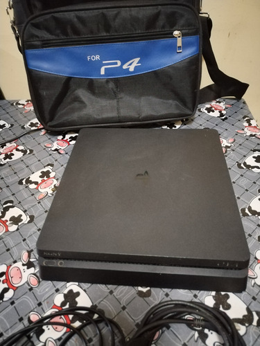 Consola Playstation 4 Sony Slim De 1 Tb, Color Negro + Bolso