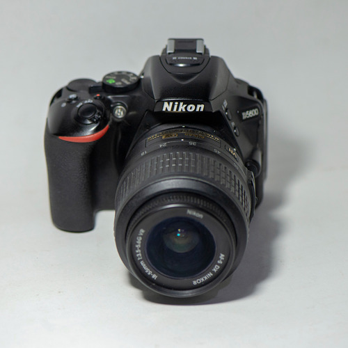  Camara Nikon Kit D5600 18-55mm Vr Dslr Color  Negro 