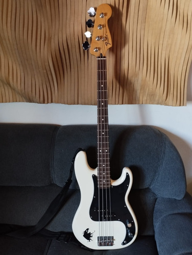 Bajo Fender Precision Mexico 2011 Con Funda