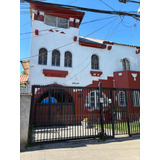 Casa Sólida De Maravillosa Arquitectura, Grandes Espacios.