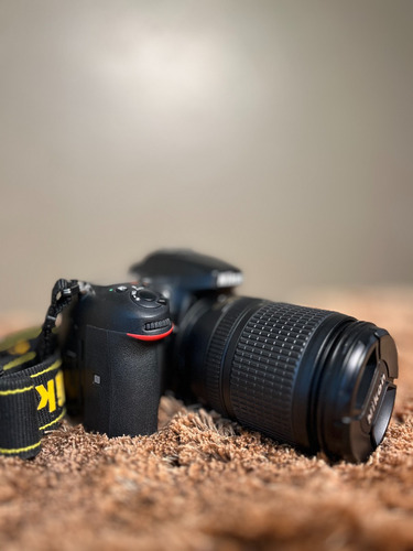Câmera Digital Usada Nikon D7200 + Lente 18-140mm Vr 