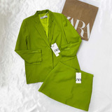 Traje Verde Satinado Zara